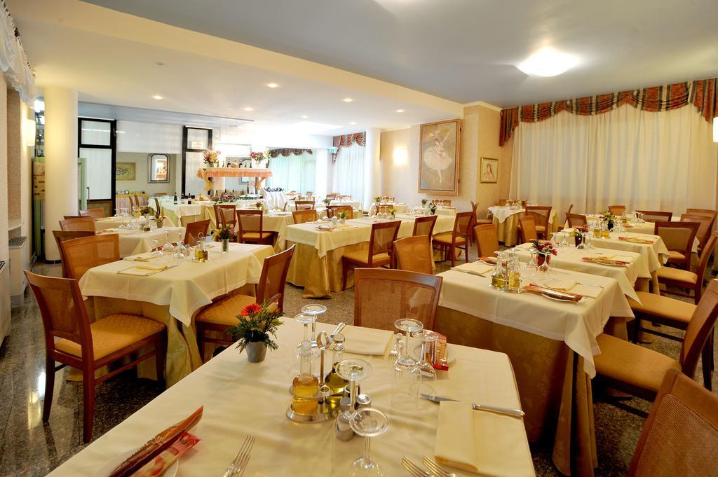 Hotel Ferrari Salsomaggiore Terme Dış mekan fotoğraf